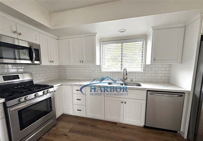 Foto del edificio - Beautifully Remodeled 4-Bedroom Home in Sa...