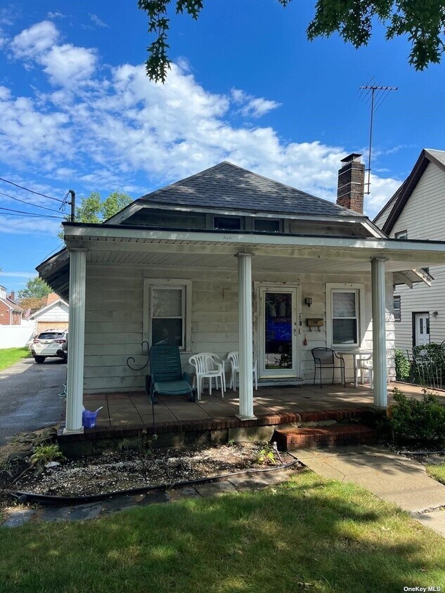 76 Henry St, Roosevelt, NY 11575 House Rental in Roosevelt, NY