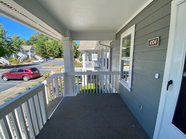 Building Photo - West AVL - Newly Renovated 2/2 Condo