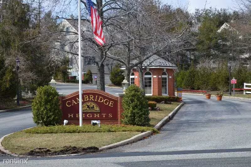 GATED COMMUNITY - 110 Surrey Ct