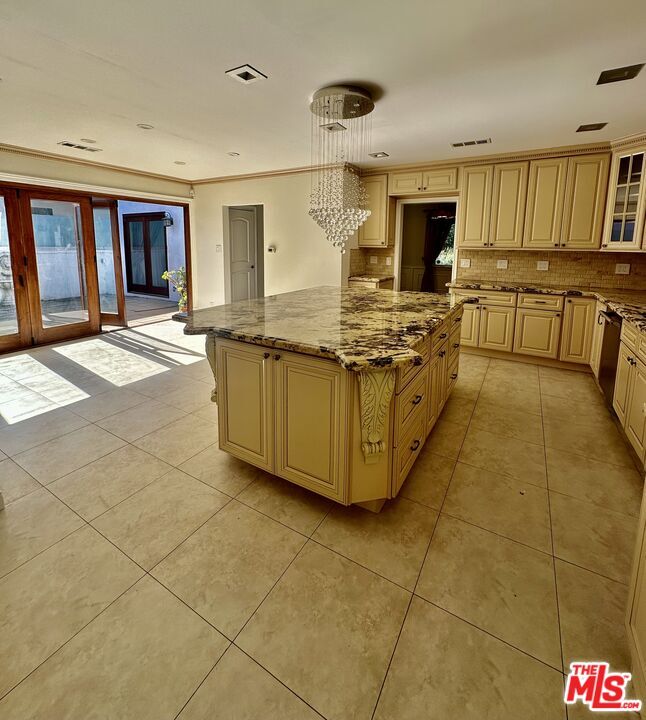 Foto del edificio - 128 S Swall Dr