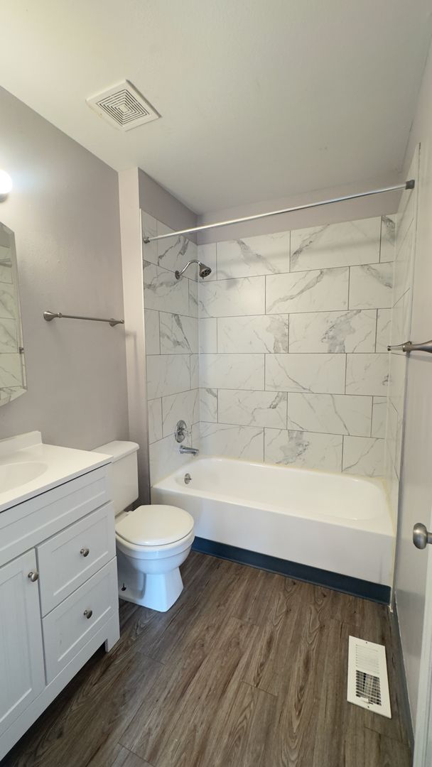 Building Photo - Cozy 3 bedroom 1.5 bath Split Level Home