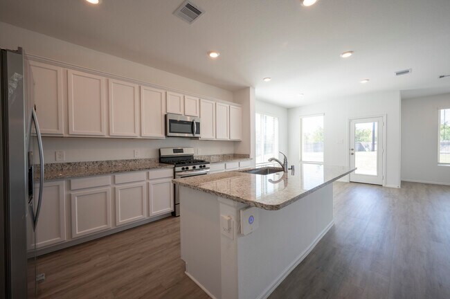 Building Photo - 17003 Bainham Forest Trl