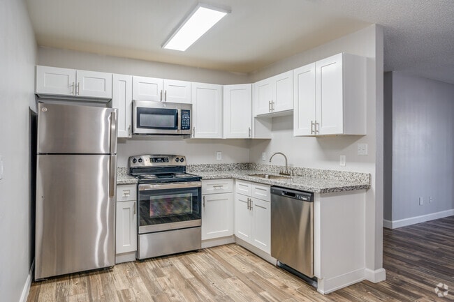 2BR, 2BA - 950SF - Aspire Desert West