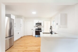 Building Photo - 882 Oakland Dr SW