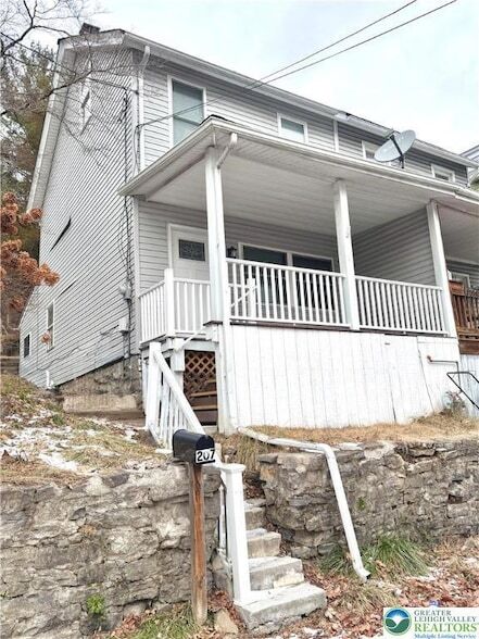 Building Photo - 207 Spring St