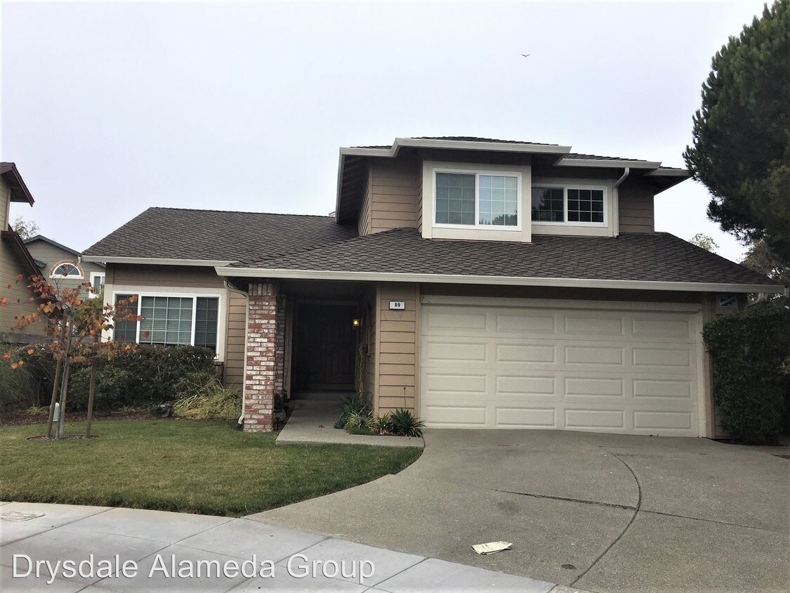 Primary Photo - 4 br, 3 bath House - 89 applegate