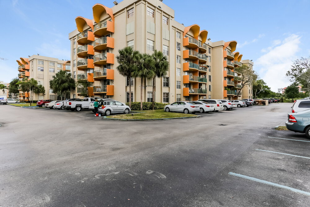 Foto principal - 9360 Fontainebleau Blvd