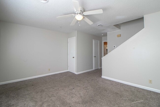 Foto del edificio - 810 Golf View Pl