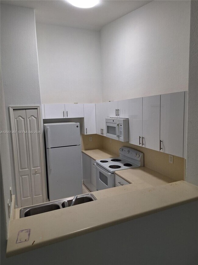 Foto del edificio - 1666 SE 27th Ct