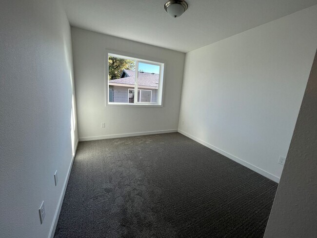 Foto del edificio - 1542 E. 3rd St