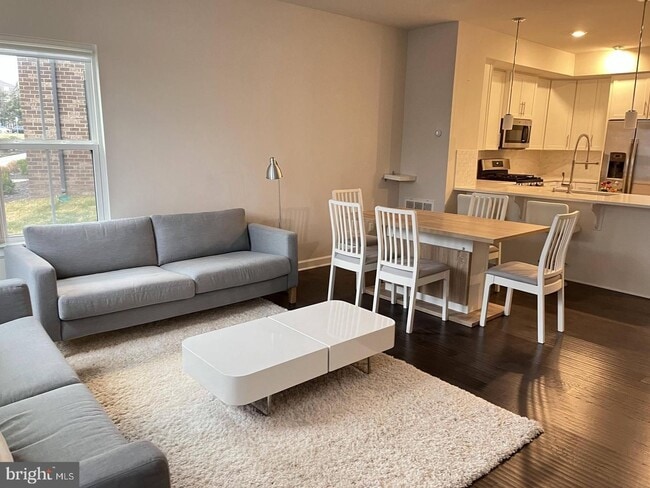 Photo - Welcome to this beautifully refreshed residence in the heart of Herndon, where comfort meets effo... Apartment