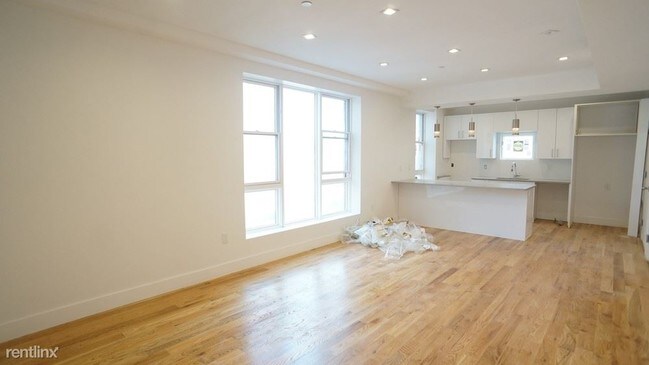 Building Photo - 352 Willis Ave