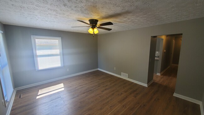 Building Photo - 185 Northwood Dr