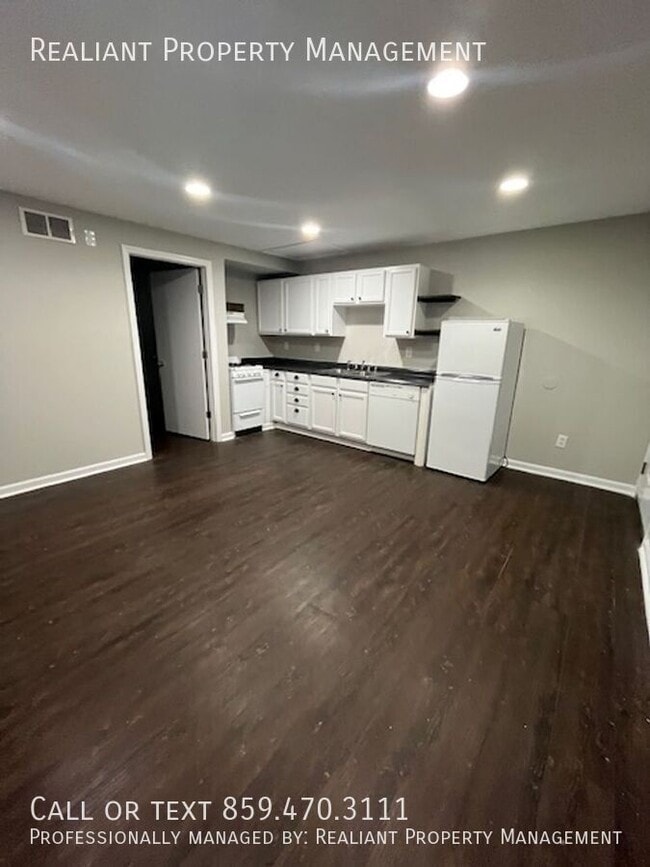 Building Photo - 208 Lakeshore Dr