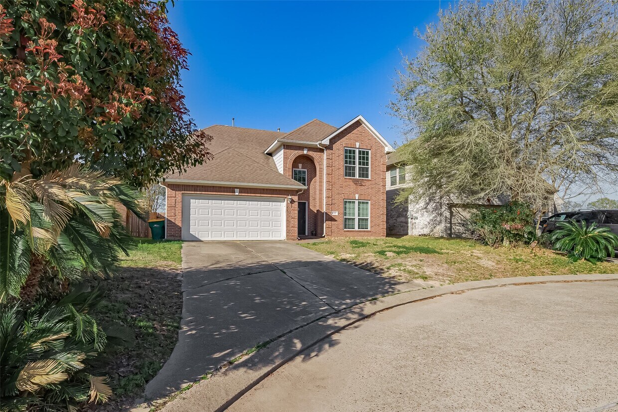 Foto principal - 2202 Highland Crossing Dr