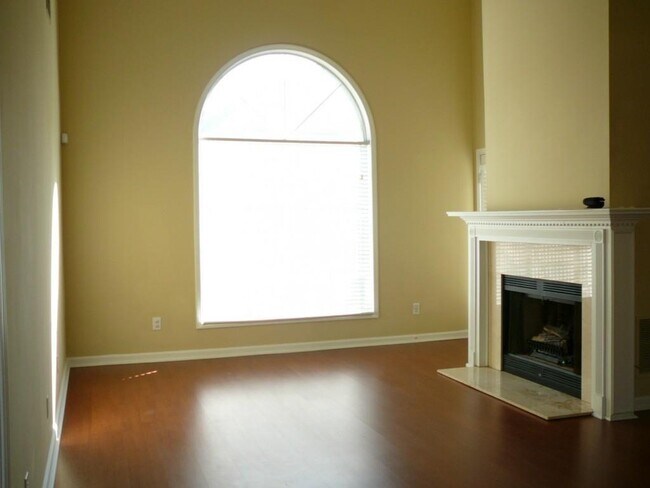 Building Photo - 3025 Vineyard Way