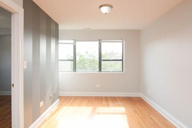 Foto del edificio - 7616 N Marshfield Ave