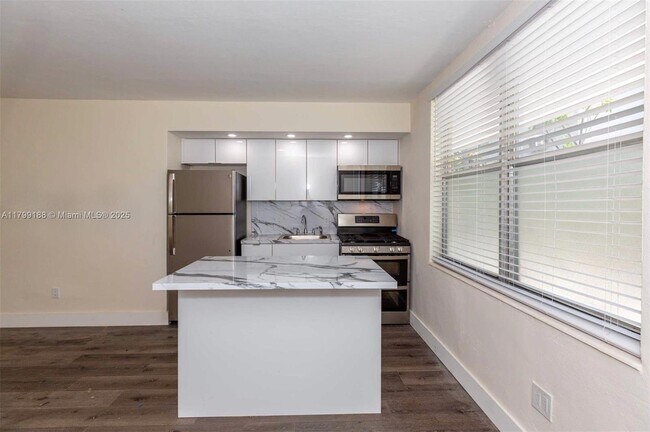 Foto del edificio - 1140 71st St
