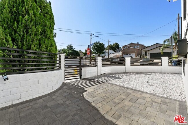 Building Photo - 10939 Christine Way