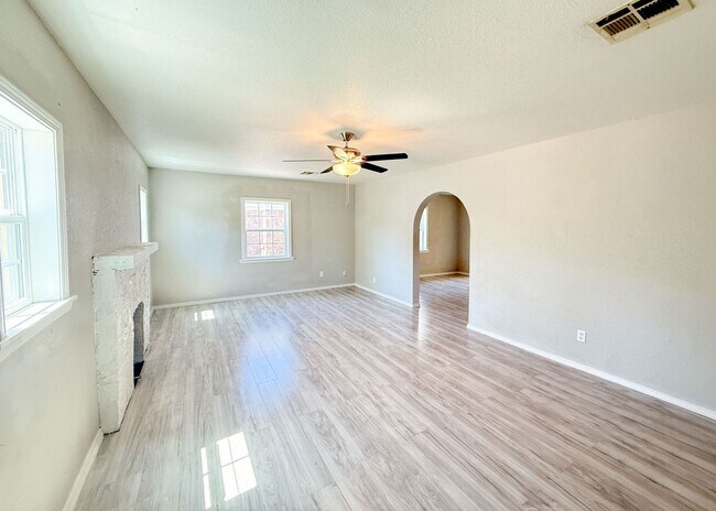 Building Photo - 521 SW 35th St