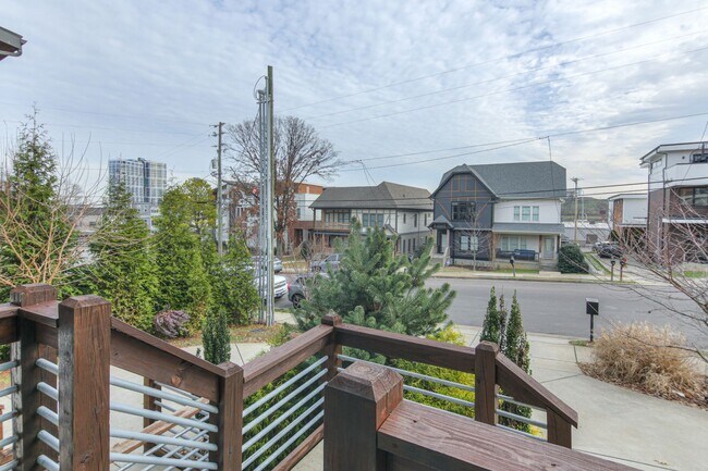 Building Photo - AVAILABLE NOW. BEAUTIFUL HOME WITH HUGE PA...