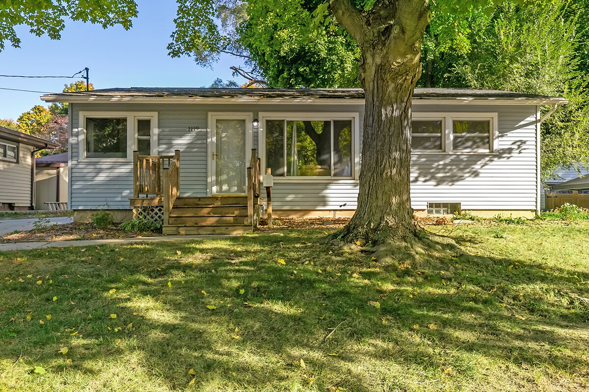 1119 Kentwood Dr NE, Grand Rapids, MI 49505 House Rental in Grand