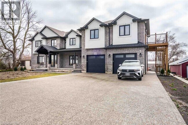 Photo du bâtiment - 665 Ridge Rd W