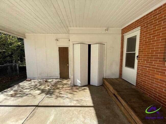 Foto del edificio - 107 Springdale Dr