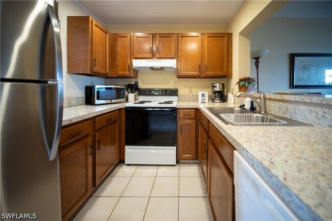 Foto del edificio - 807 River Point Dr