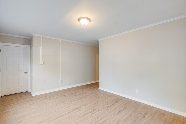 Foto del edificio - Bright 2 Bedroom Apartment Unit A