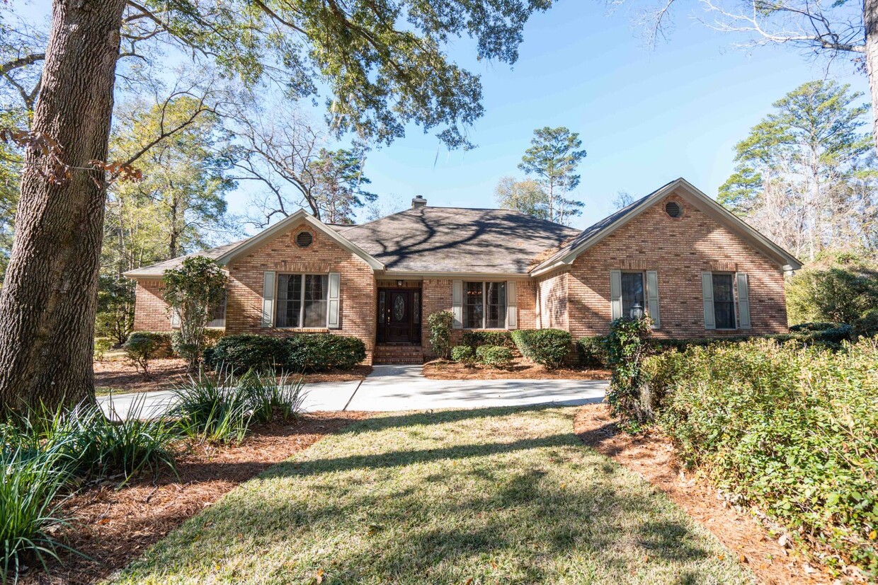 Primary Photo - 4bd/2ba NE All Brick Beauty off Kerry Forest