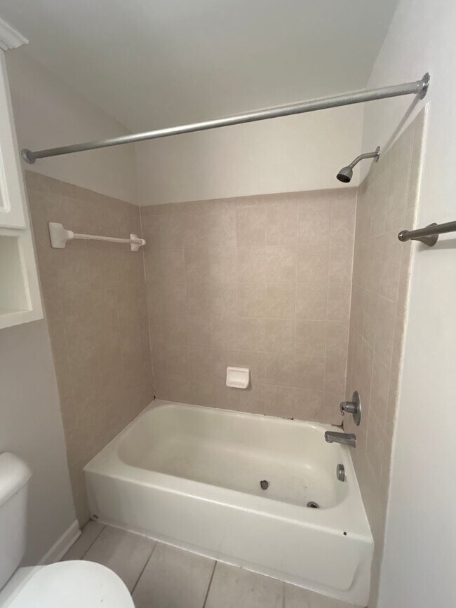 Foto del edificio - Three Bedroom Townhouse Available!