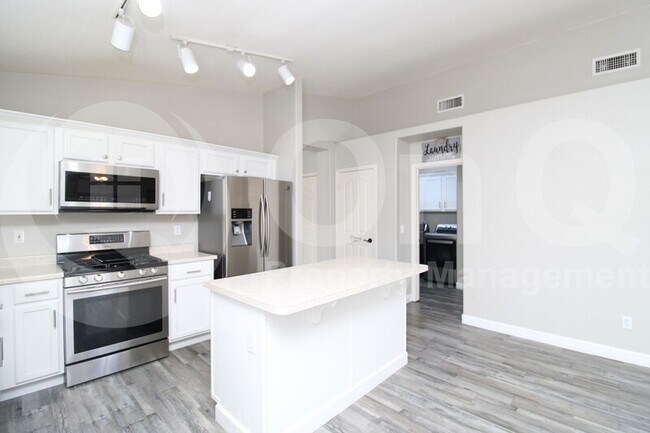 Foto del edificio - 9809 East Knowles Avenue