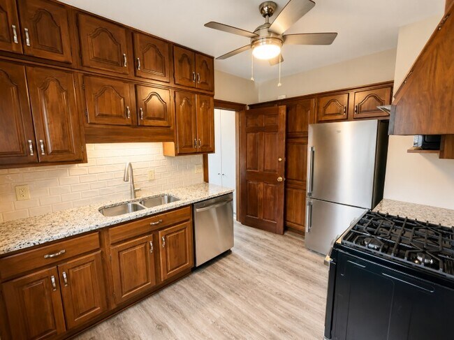 Foto del edificio - 2202 Waterbury Rd