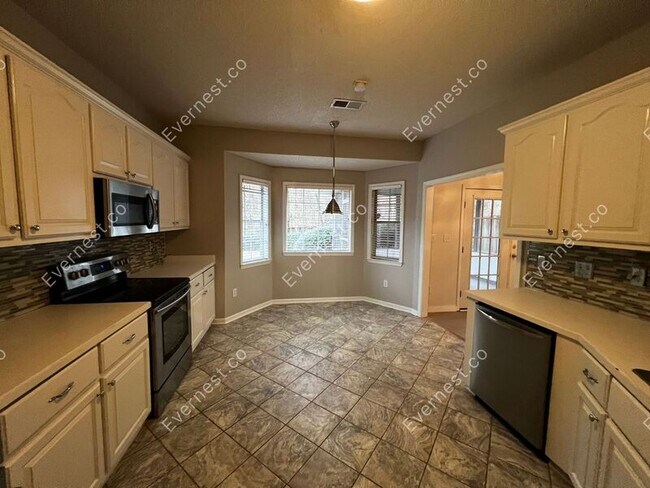Foto del edificio - 2033 Russet Woods Trail