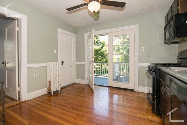 No Brokers Fee, No Security Deposit, In-Unit Washer and Dryer, Pets Friendly, Eat-in Kitchen DEck... - No Brokers Fee, No Security Deposit, In-Unit Washer and Dryer, Pets Friendly, Eat-in Kitchen DEck... Apartment