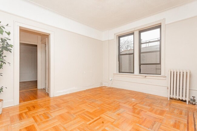 Foto del edificio - 194 Malcolm X Blvd