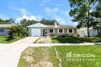 Building Photo - 8001 CottonWoode Dr
