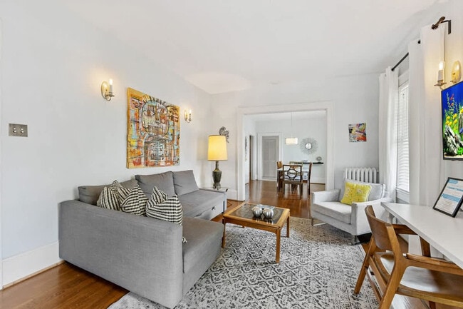 Foto del edificio - 536 Hawthorne Ln