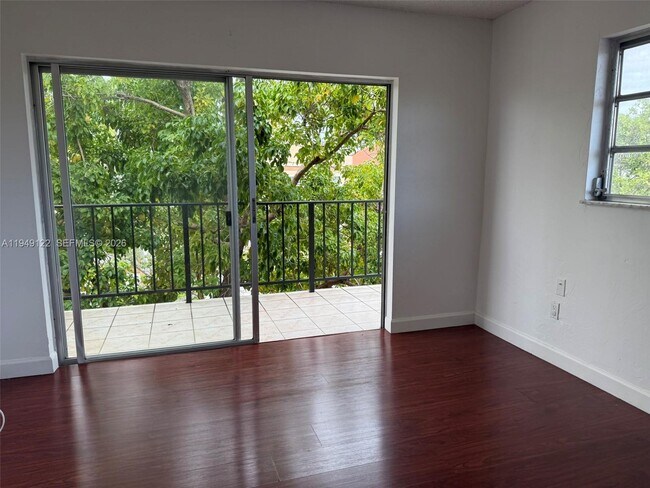 Foto del edificio - 3860 NE 170th St