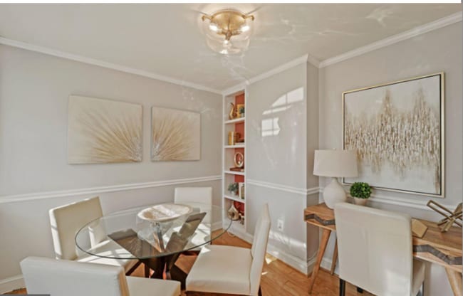 Building Photo - Georgeous 1br/1ba Pet Friendly Corner Unit...