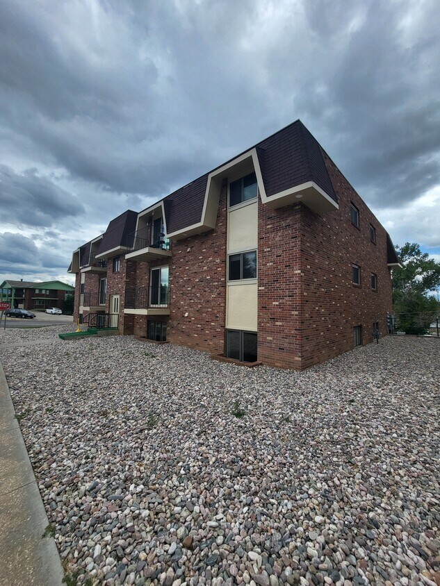 Primary Photo - 1408 Canby St
