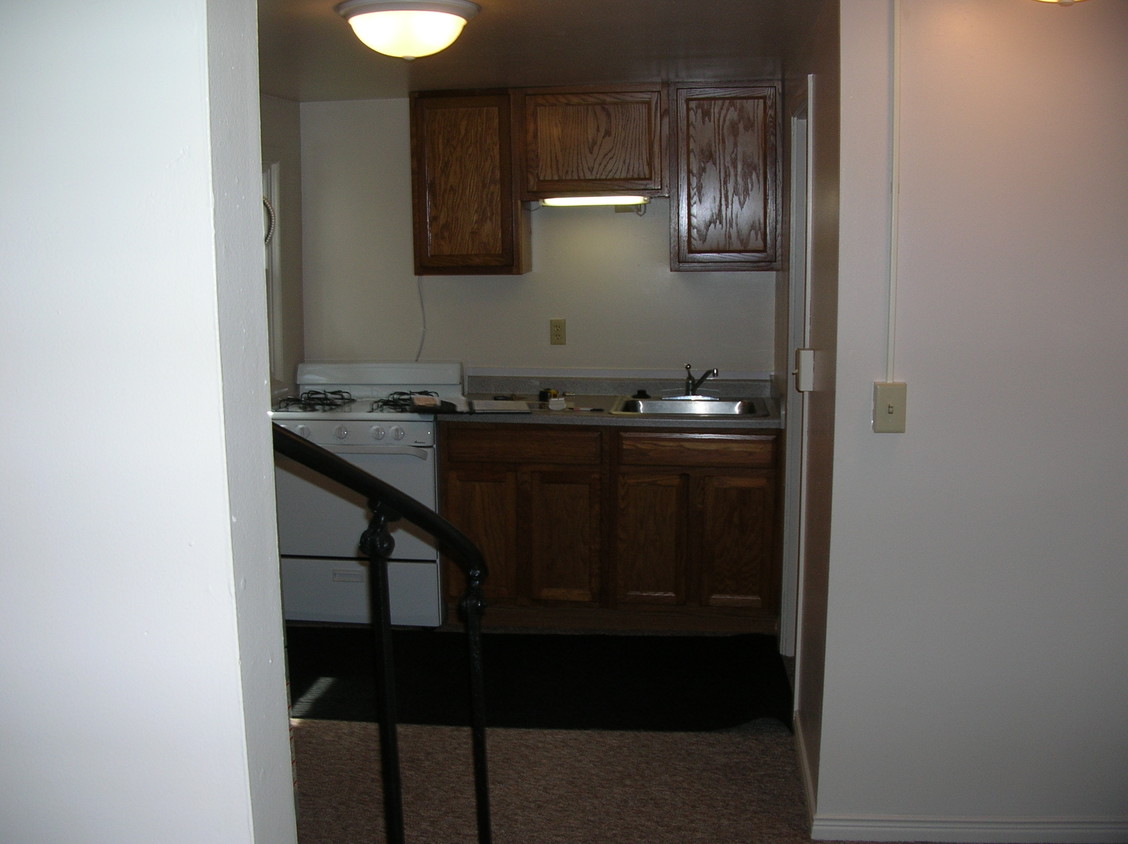 Primary Photo - 121 E Racine St