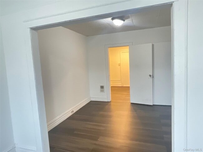 Building Photo - 59-06 59th Dr