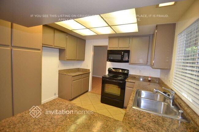 Foto del edificio - 1515 Woodland Oaks Way
