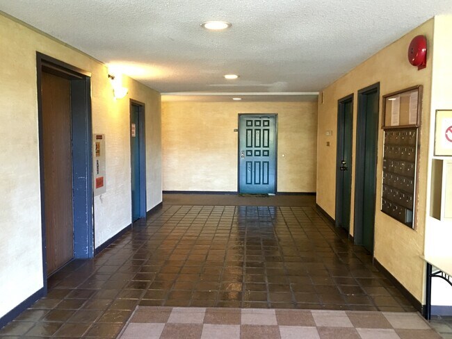 Foto del edificio - Large 3 bedroom, 2 bathroom condo with ama...