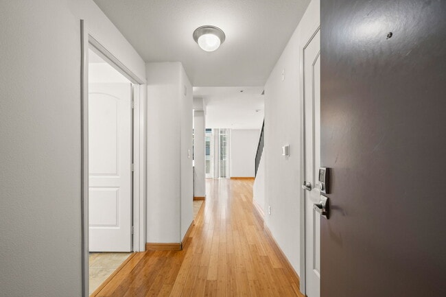 Building Photo - 360 W Ave 26 Ave