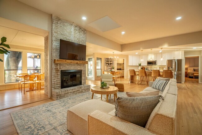 Foto del edificio - 6509 Lakeshore Ct