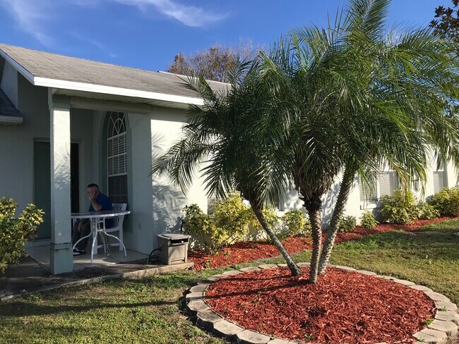 Foto del edificio - 461 Daniels Pointe Dr